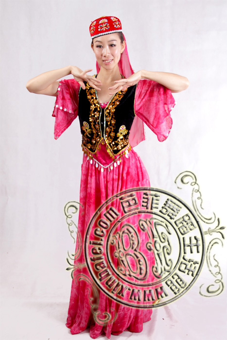 粉色黑马甲新疆服装