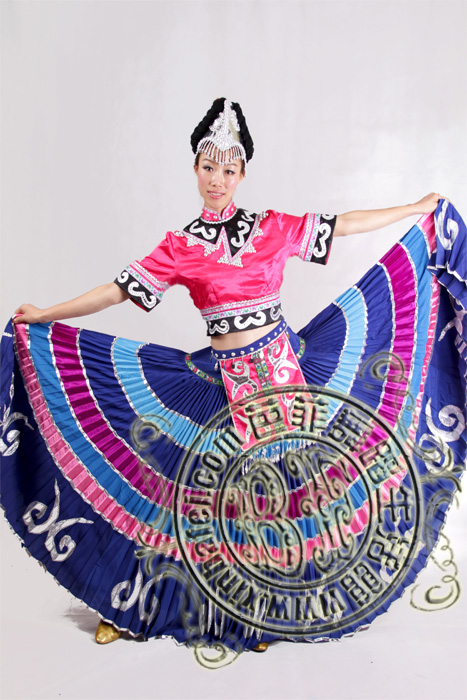 粉色彝族舞蹈演出服装